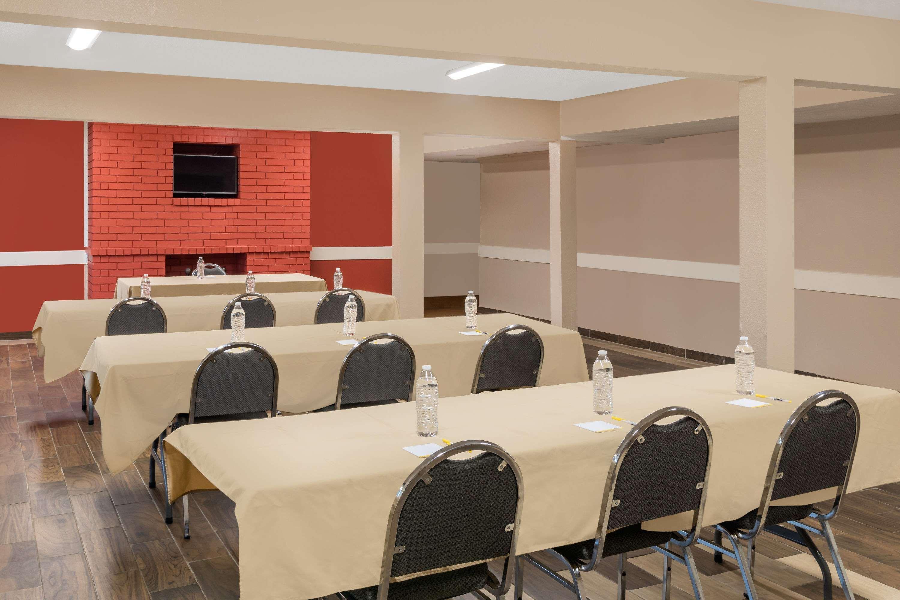 Days Inn By Wyndham College Station University Drive Zewnętrze zdjęcie