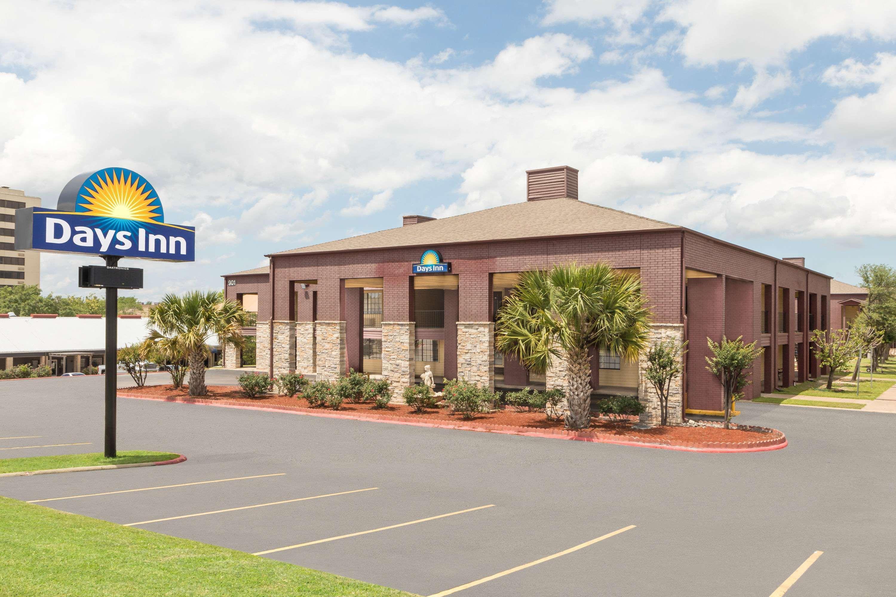 Days Inn By Wyndham College Station University Drive Zewnętrze zdjęcie