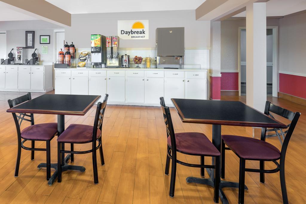 Days Inn By Wyndham College Station University Drive Zewnętrze zdjęcie