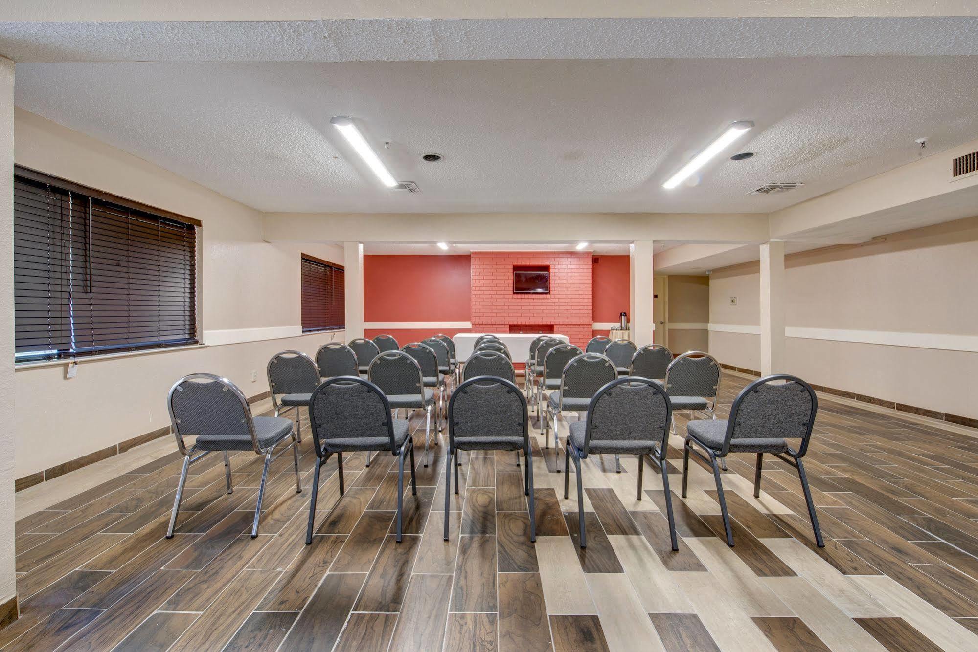 Days Inn By Wyndham College Station University Drive Zewnętrze zdjęcie