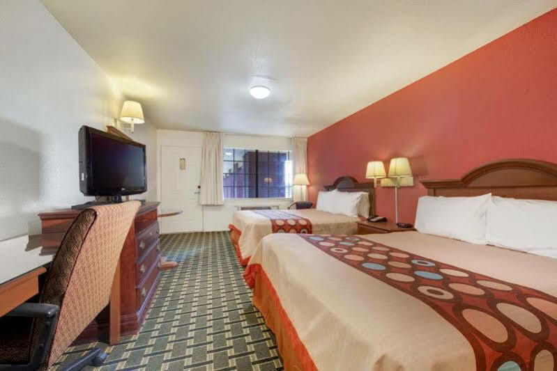 Days Inn By Wyndham College Station University Drive Zewnętrze zdjęcie